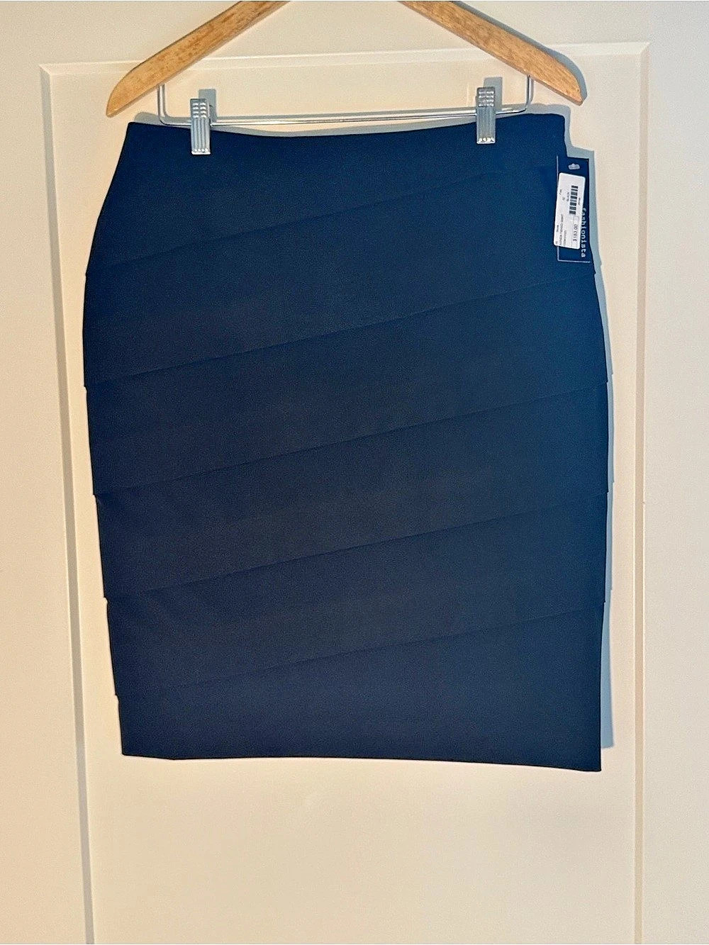 fashionista Glenna Tiered Pencil Skirt, NWT (Size 12)